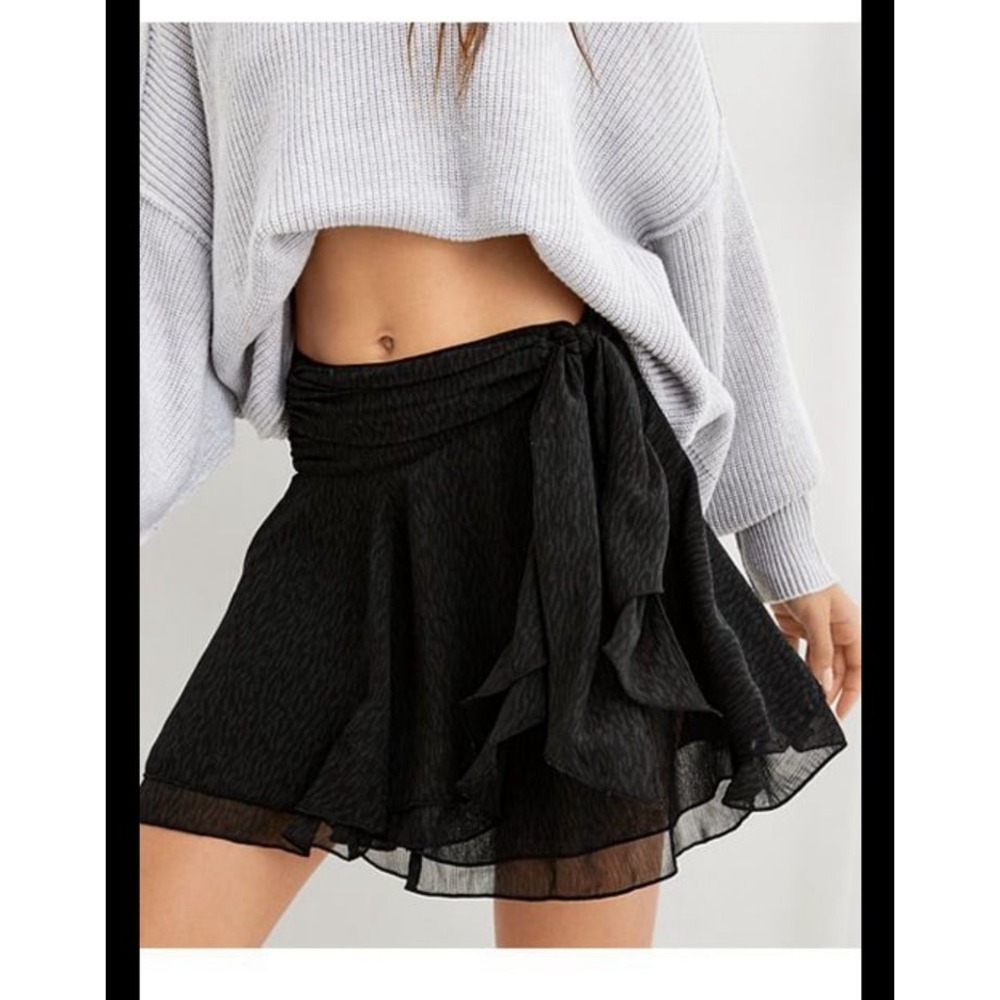 Aerie Chiffon Wrap Skirt in black size M‎